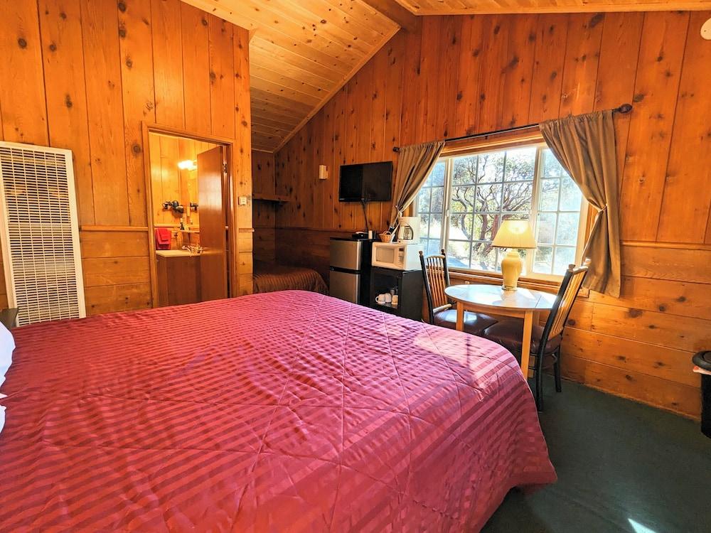 Bluebird Cottage Inn photo 35