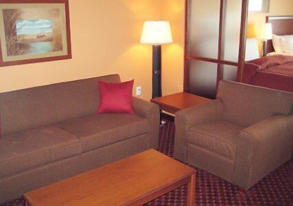 Quality Suites Near Cedar Creek Lake photo 36