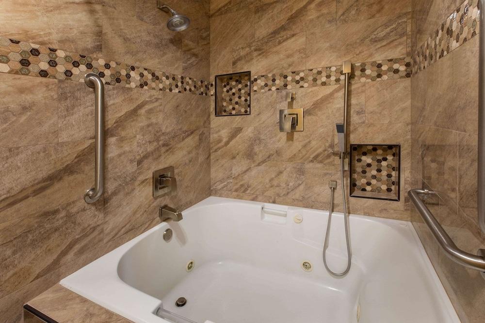 Hotel Vinea, a Travelodge by Wyndham photo 17