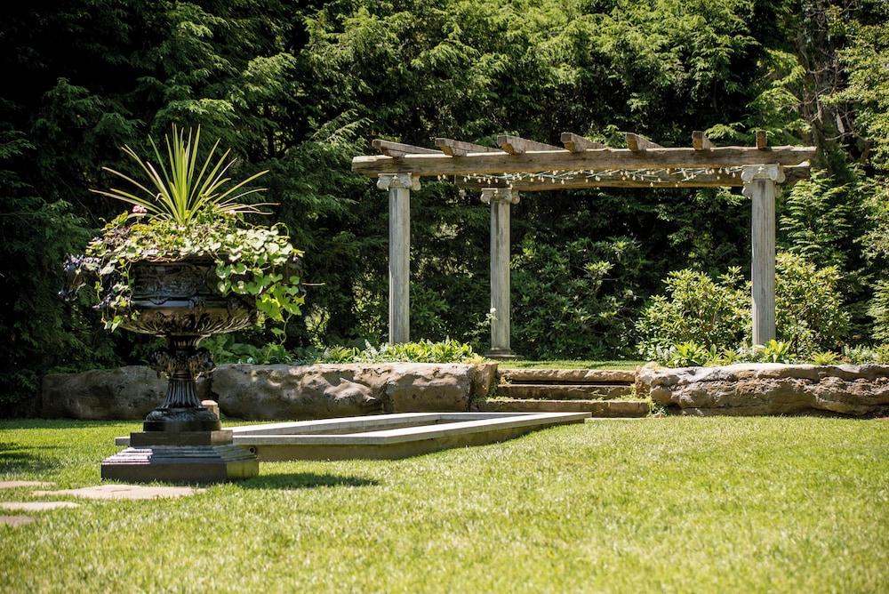 Historic General Lewis Inn photo 19