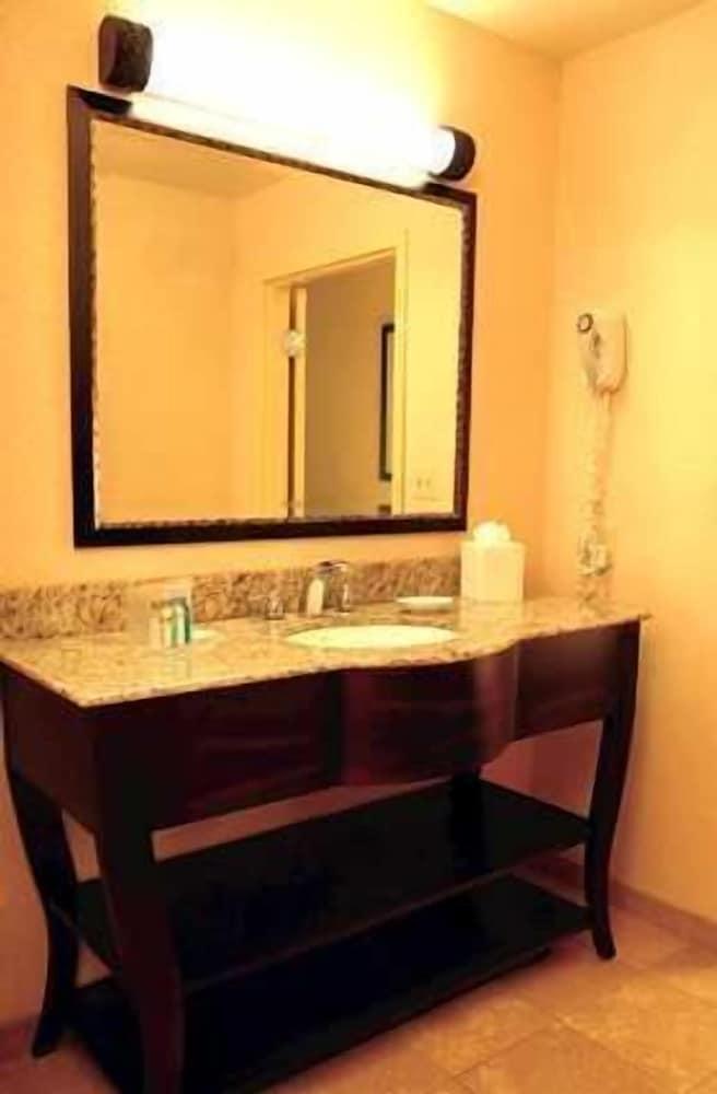 Hampton Inn Milan TN photo 16