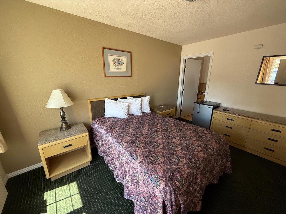 Discovery Inn Near Six Flags Vallejo Napa Valley CA photo 7