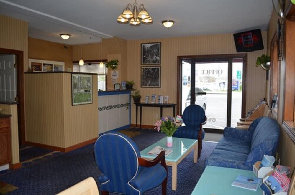 Hyannis Host Inn photo 3