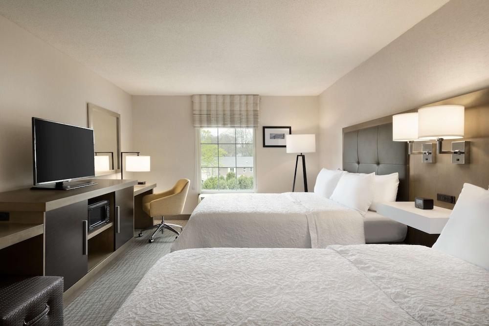 Hampton Inn & Suites Newport/Middletown photo 13
