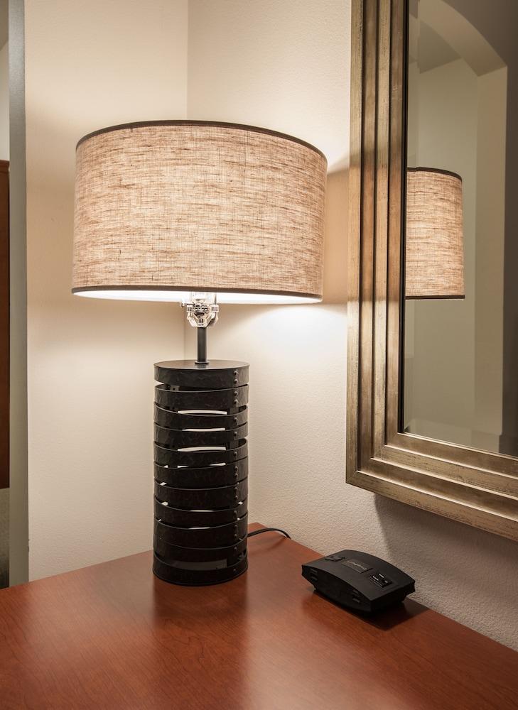 Best Western Plus University Park Inn & Suites photo 59