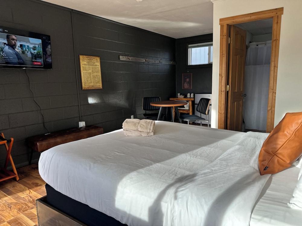 Elk Antler Inn photo 5