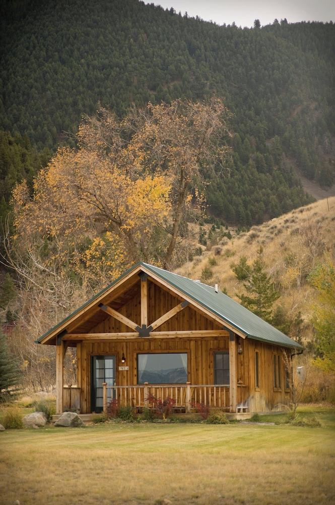 Chico Hot Springs Resort & Day Spa photo 72