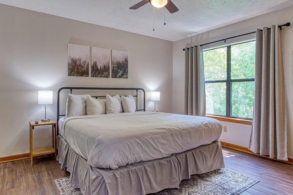 Pinecrest Townhomes-1K2Q- Renovated photo 22