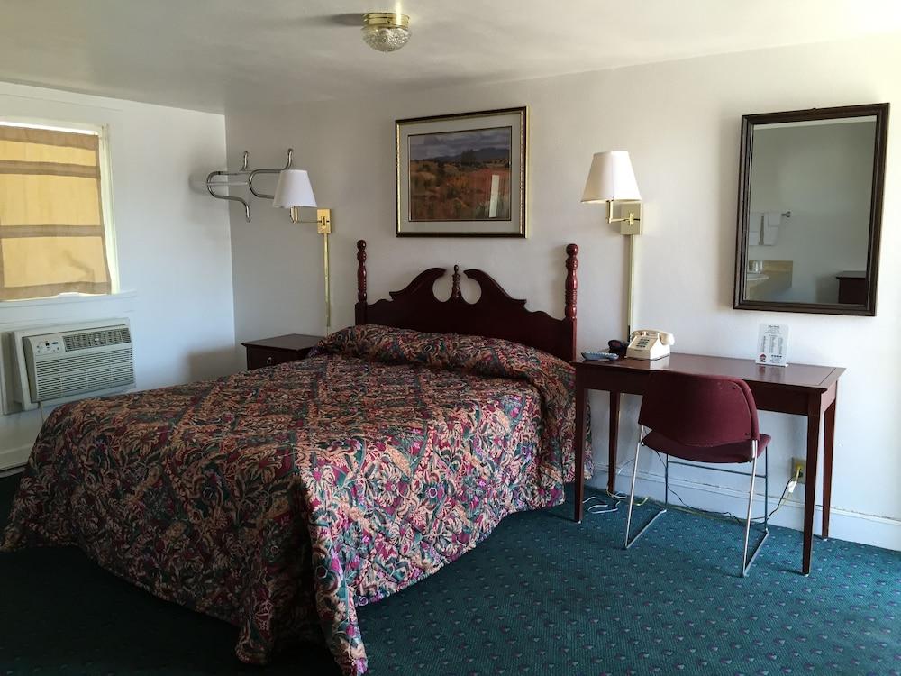 Elko Motel photo 5