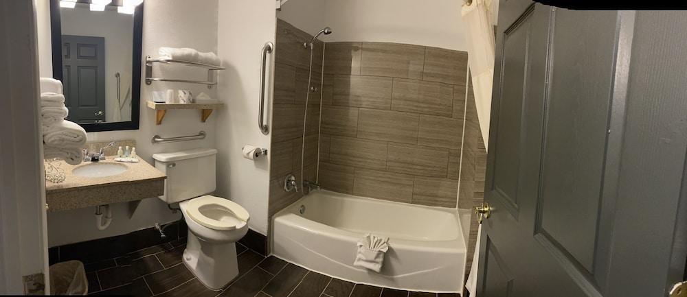 Quality Inn Mauston I-90 photo 14