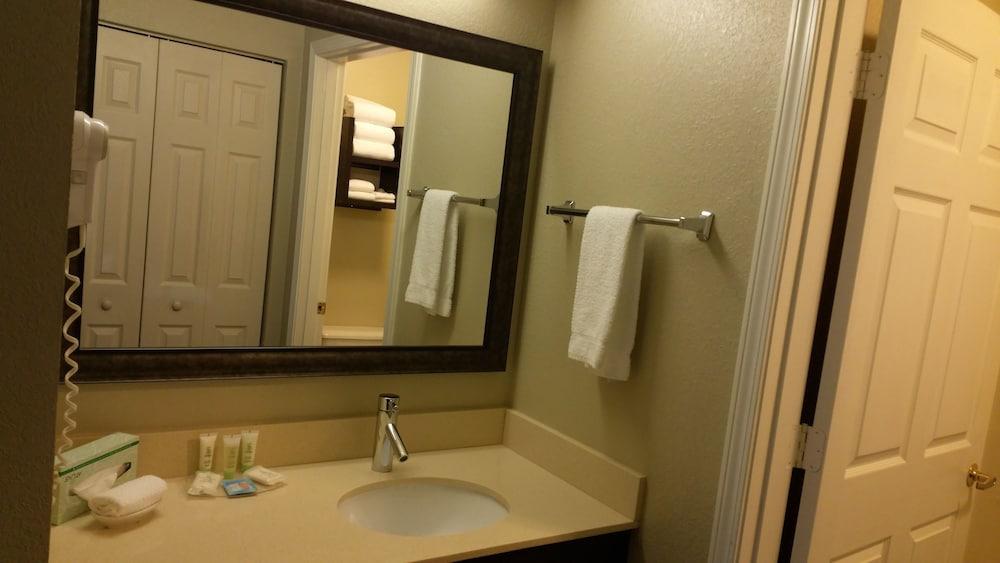 Staybridge Suites Chicago-Oakbrook Terrace by IHG photo 16