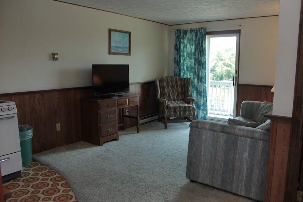The Villager Motel photo 5