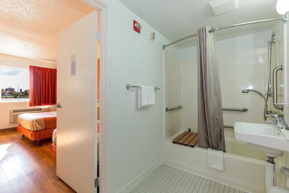 Motel 6 Hayward, CA – Silicon Valley Gateway photo 20