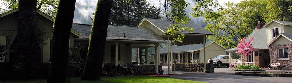 Dunsmuir Lodge photo 48