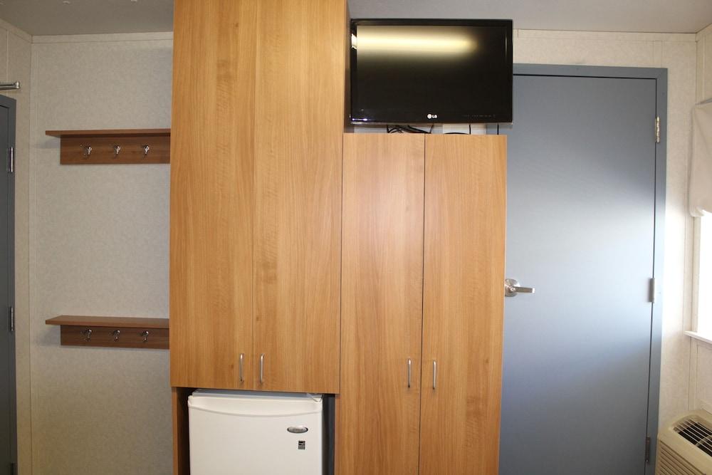 Target Hospitality - Mentone Skillman Station Lodge photo 30