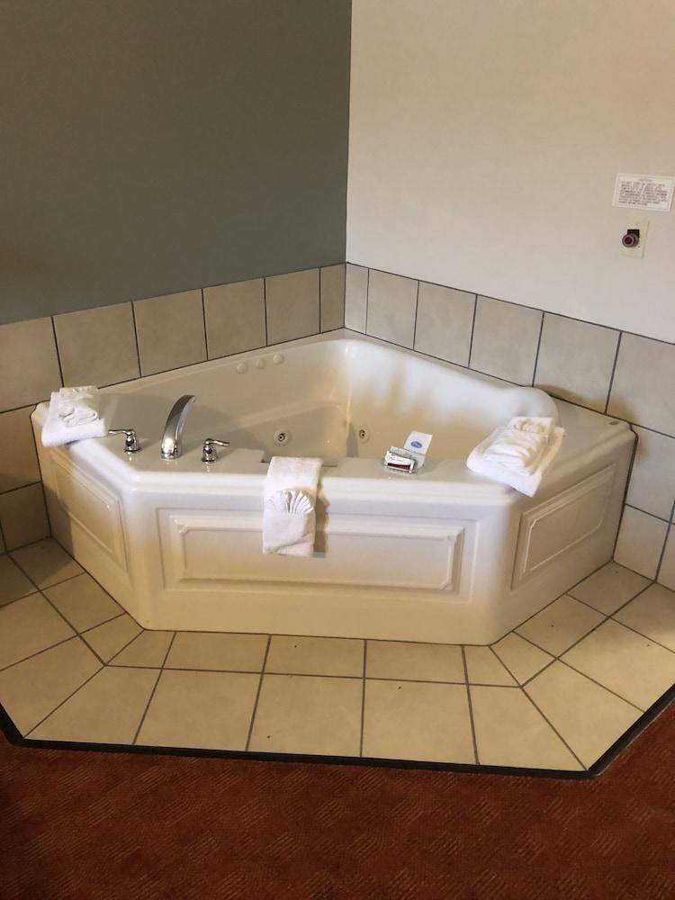 Whitesboro Inn & Suites photo 16