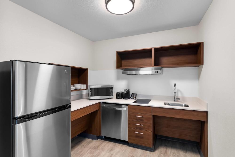 Everhome Suites Bastrop photo 3