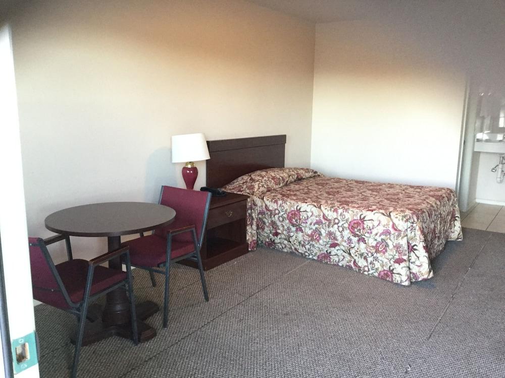 Americana Inn photo 2