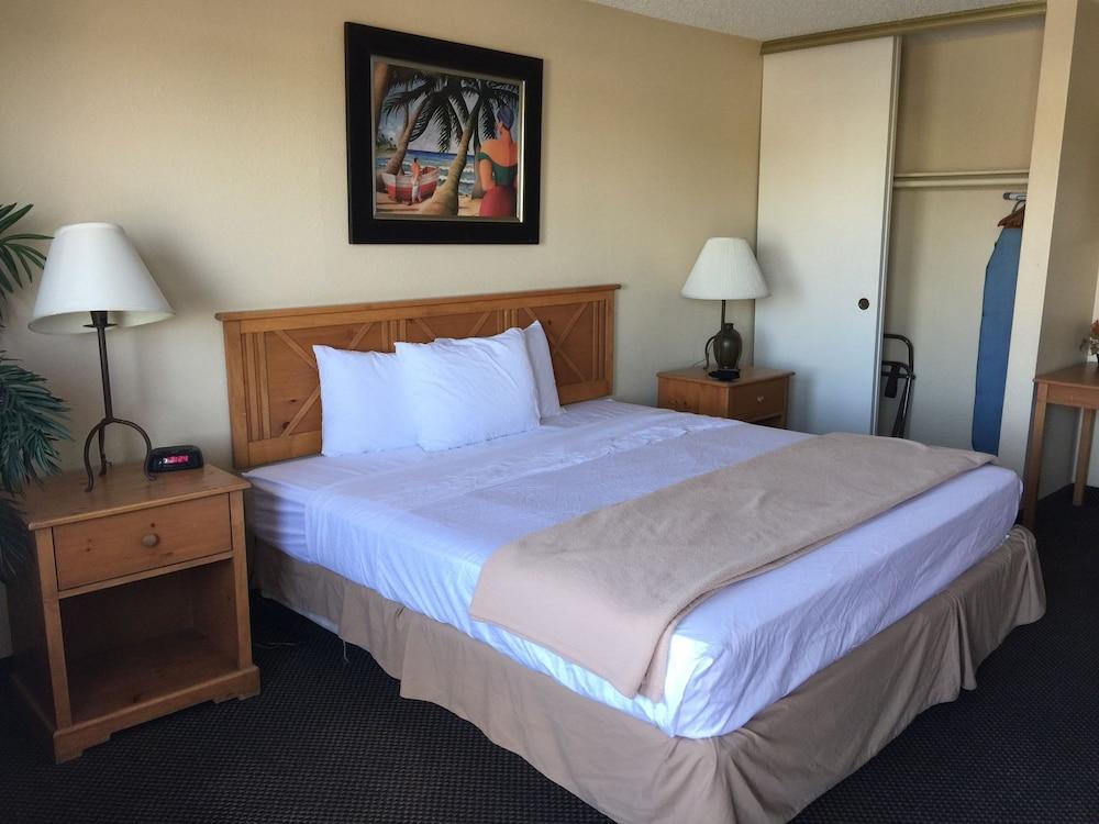 Motel 6 Henderson, NV photo 13