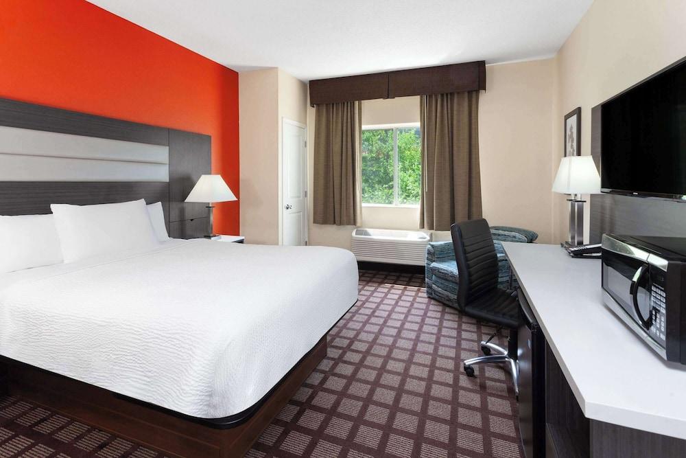 AmericInn by Wyndham Hudson photo 14