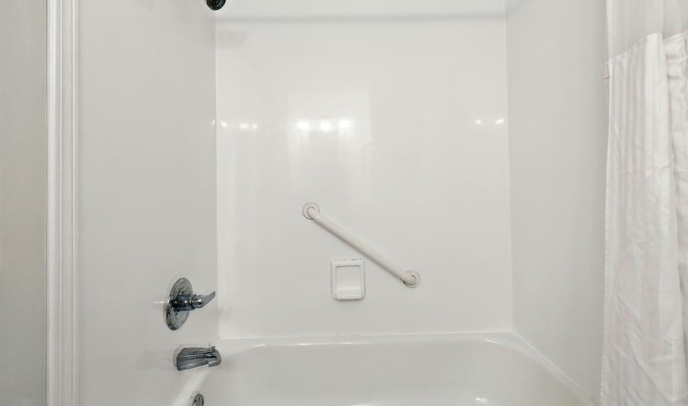 Beacher's Lodge Oceanfront Suites photo 23