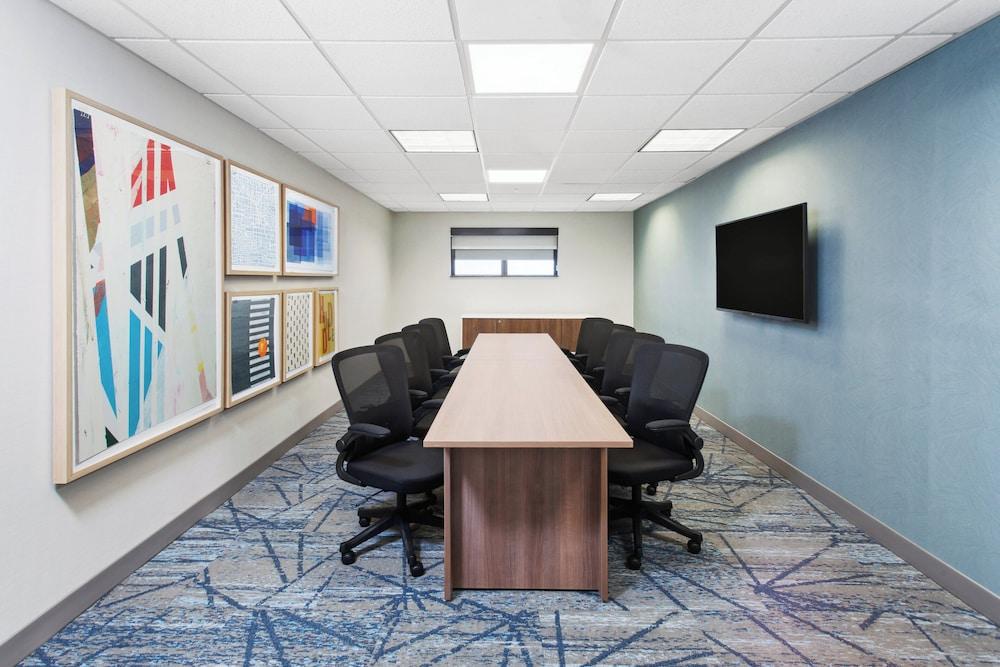 Holiday Inn Express Cleveland Airport - Brookpark by IHG photo 83
