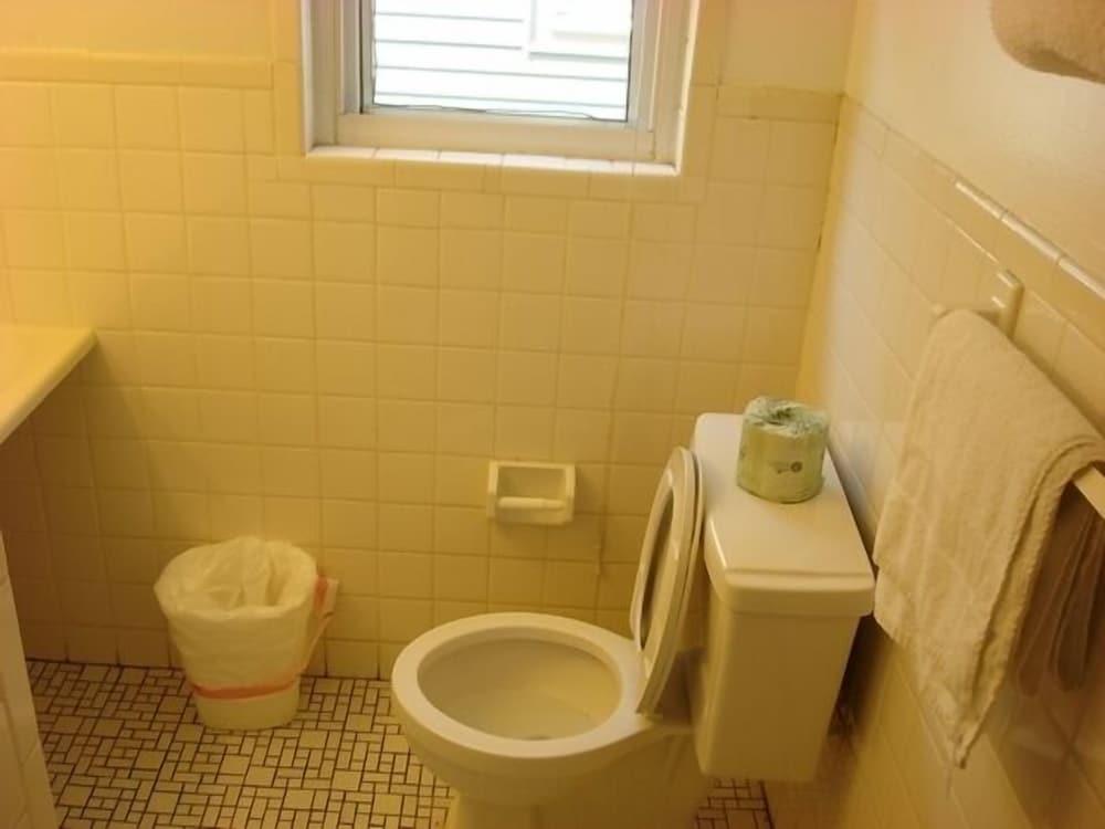 Four Winds Motel photo 31