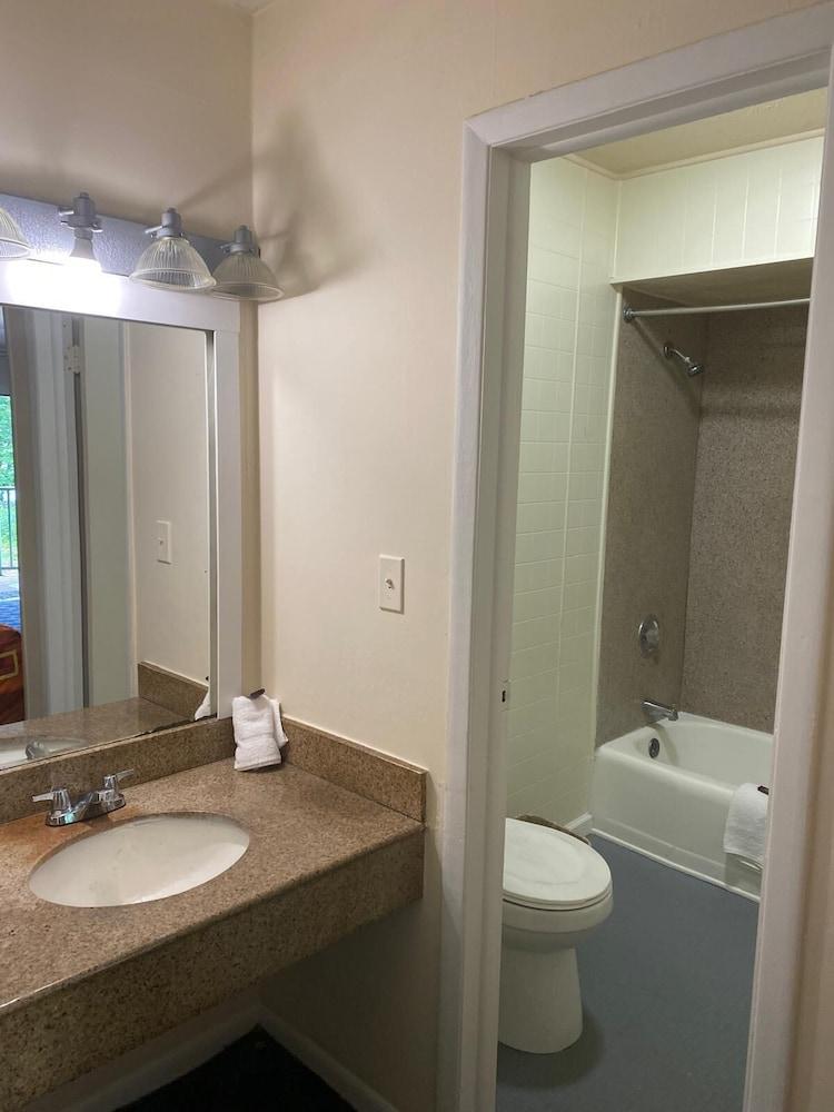 Ivory Tower Motor Inn photo 8