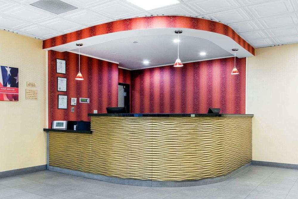 Quality Inn & Suites Charleston - Civic Center photo 5