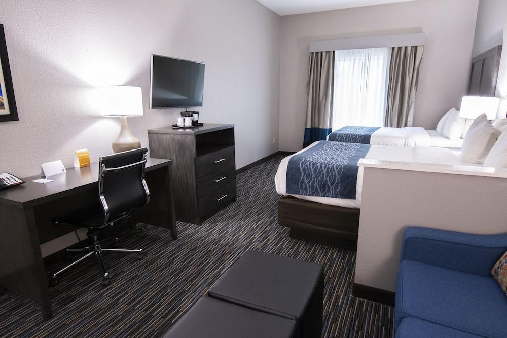 Comfort Inn and Suites Near Medical Center photo 38