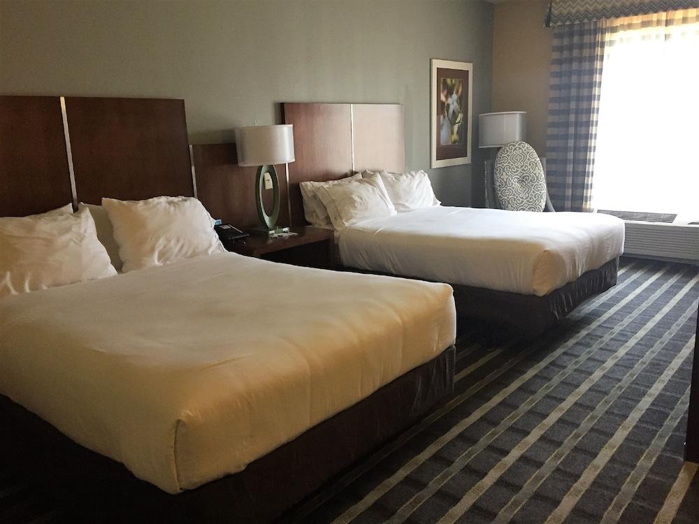 Holiday Inn Express & Suites Perry-National Fairground Area #34 by IHG photo 13