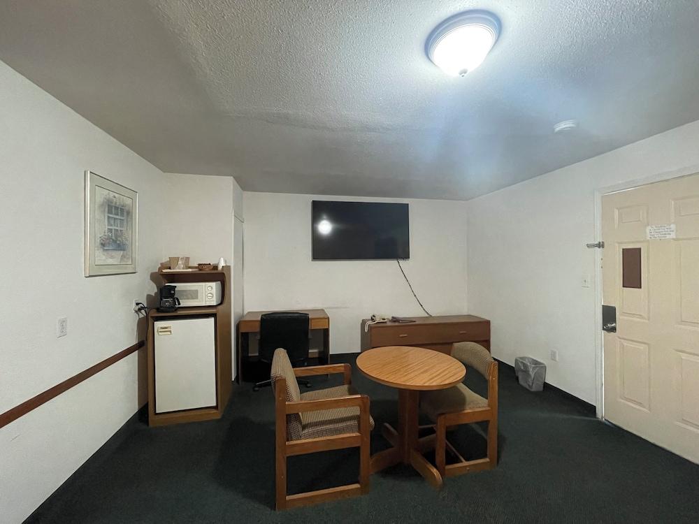 Budget 8 Motel John Day photo 30