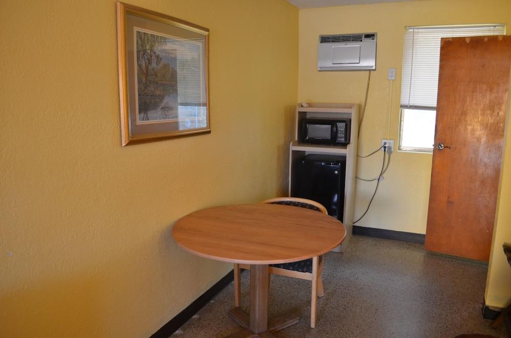 Economy Lodge photo 5
