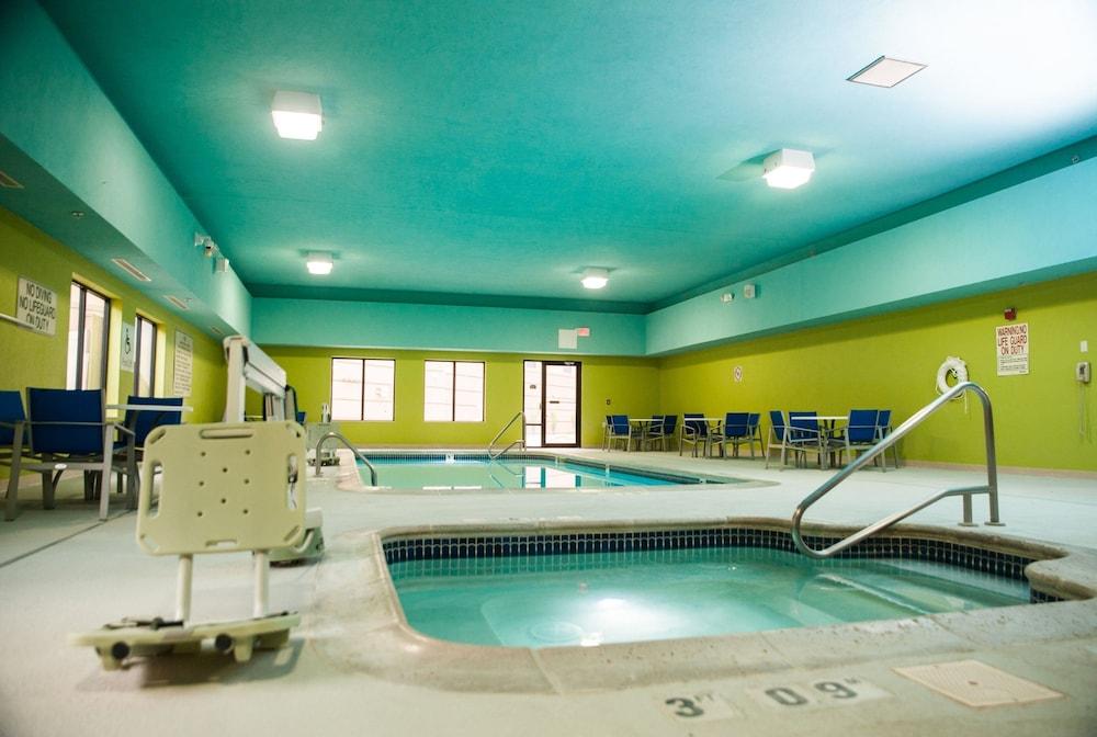 Holiday Inn Express & Suites Norfolk by IHG photo 15