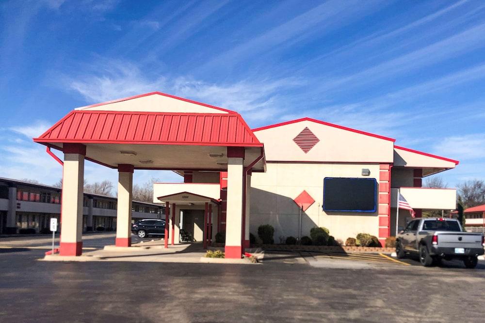 Econo Lodge Oklahoma City Northeast photo 1