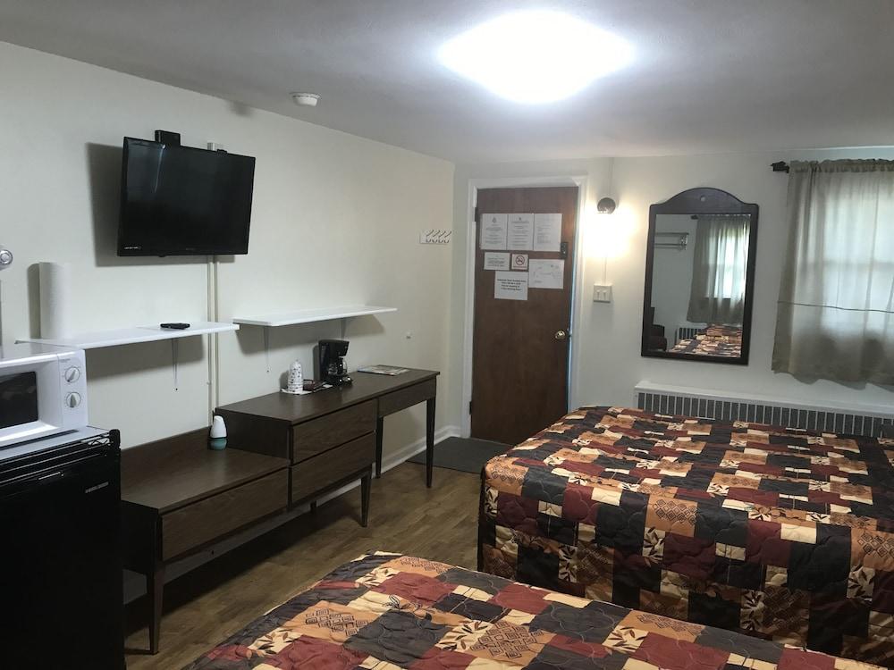 The Evergreen Motel photo 44