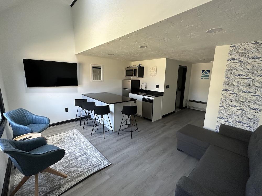 Harborside Suites photo 35