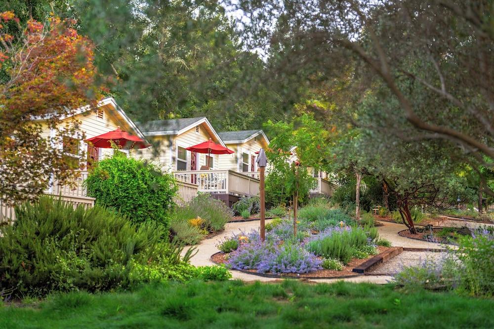 Aurora Park Cottages photo 19