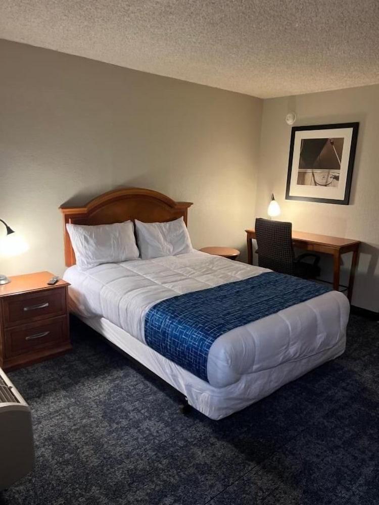 Travelodge by Wyndham Lincoln Northeast photo 5