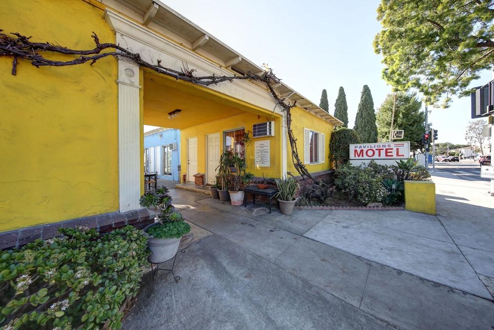 Pavilions Motel photo 45