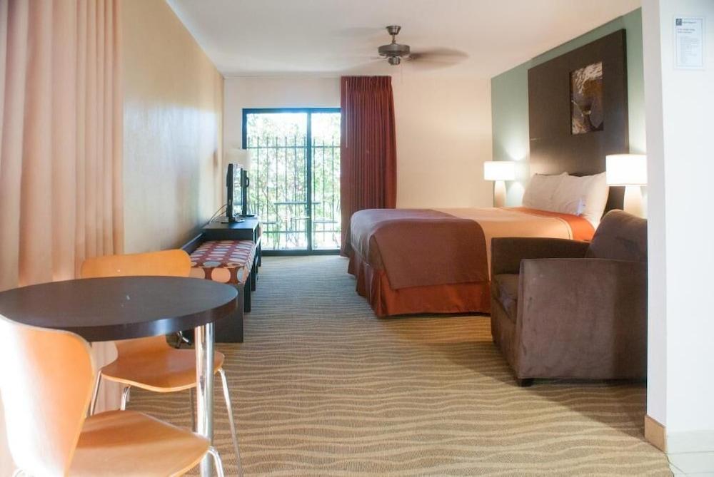 Super 8 by Wyndham Indio photo 15