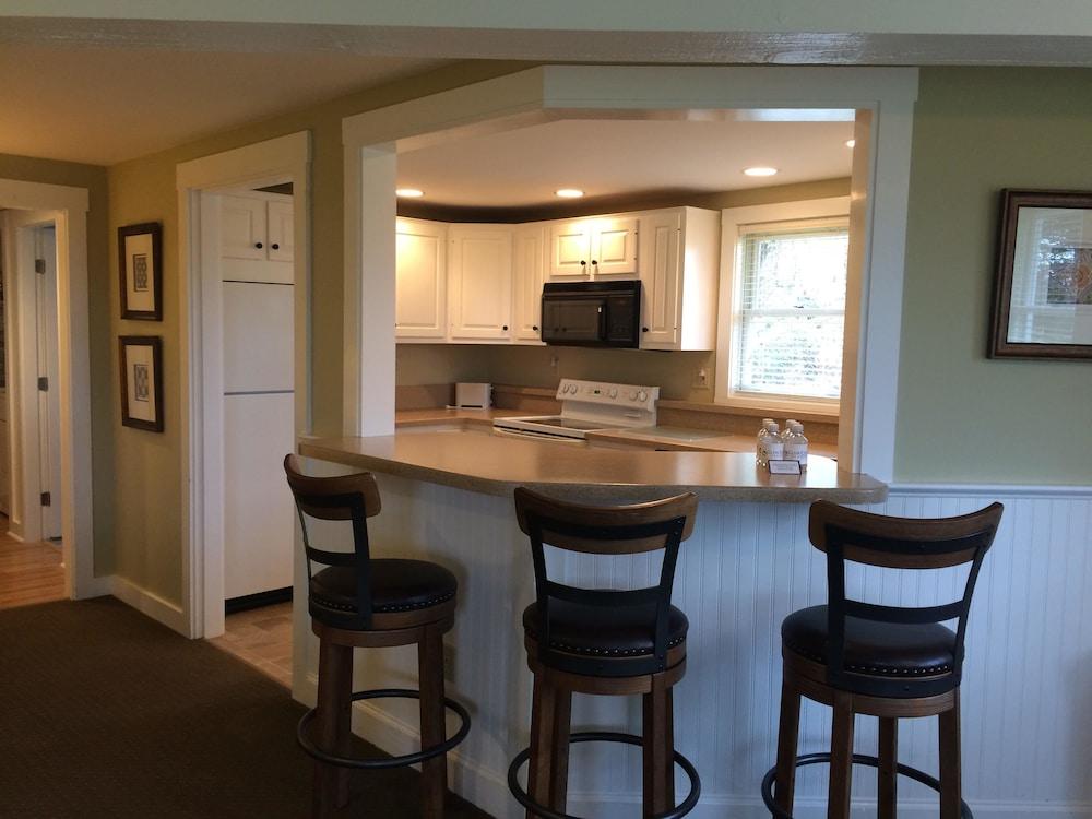 Glen Cove Inn & Suites photo 12