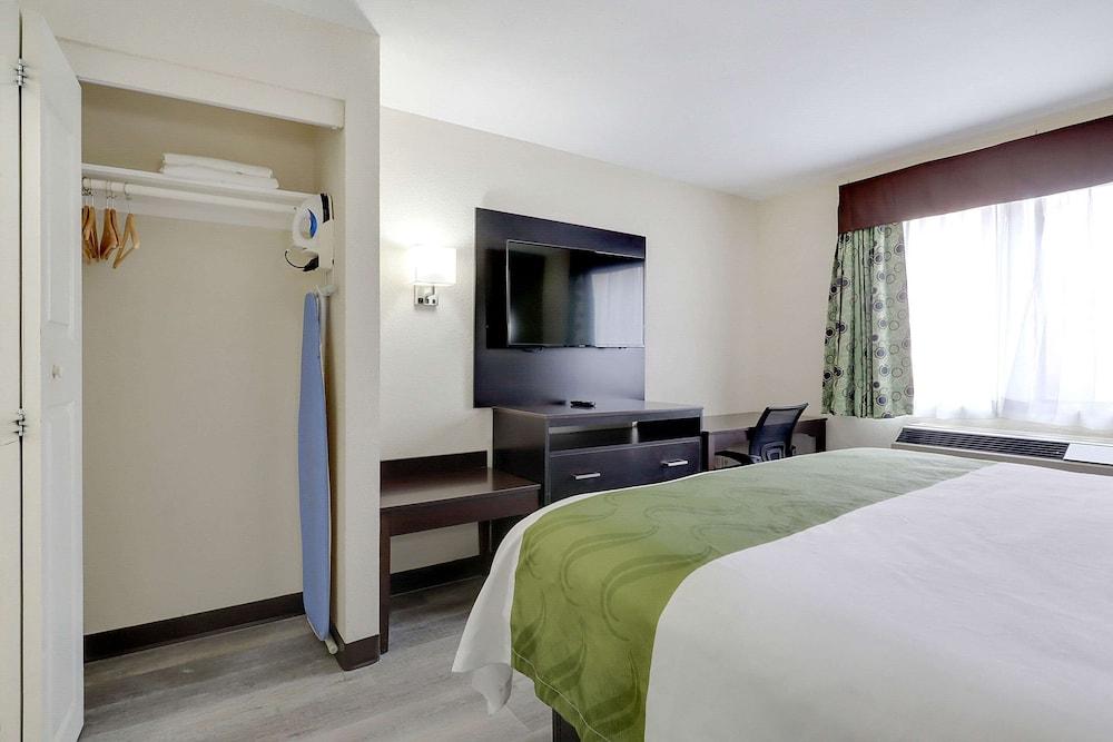 Quality Suites Albuquerque Airport photo 19