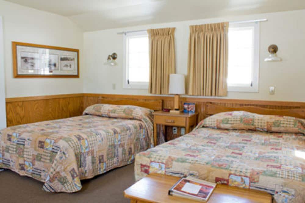 Lake Yellowstone Hotel & Cabins - Inside the Park photo 6