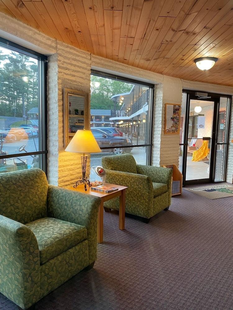 Amber's Inn & Suites photo 26