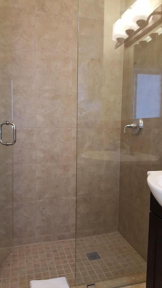 Le Cabanon Motel photo 84