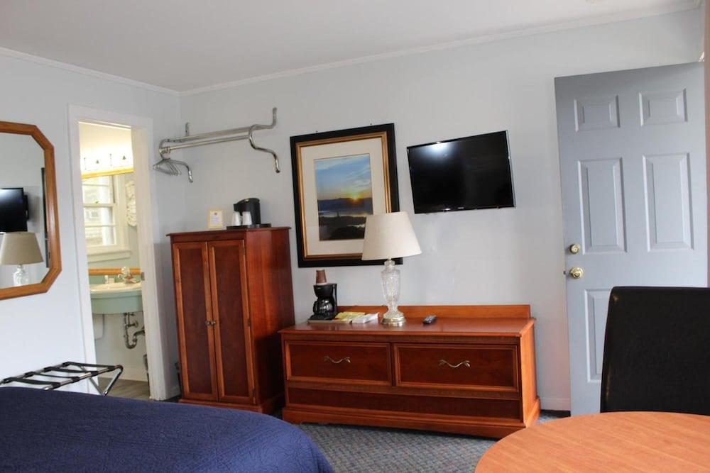 Admiral Motel photo 13