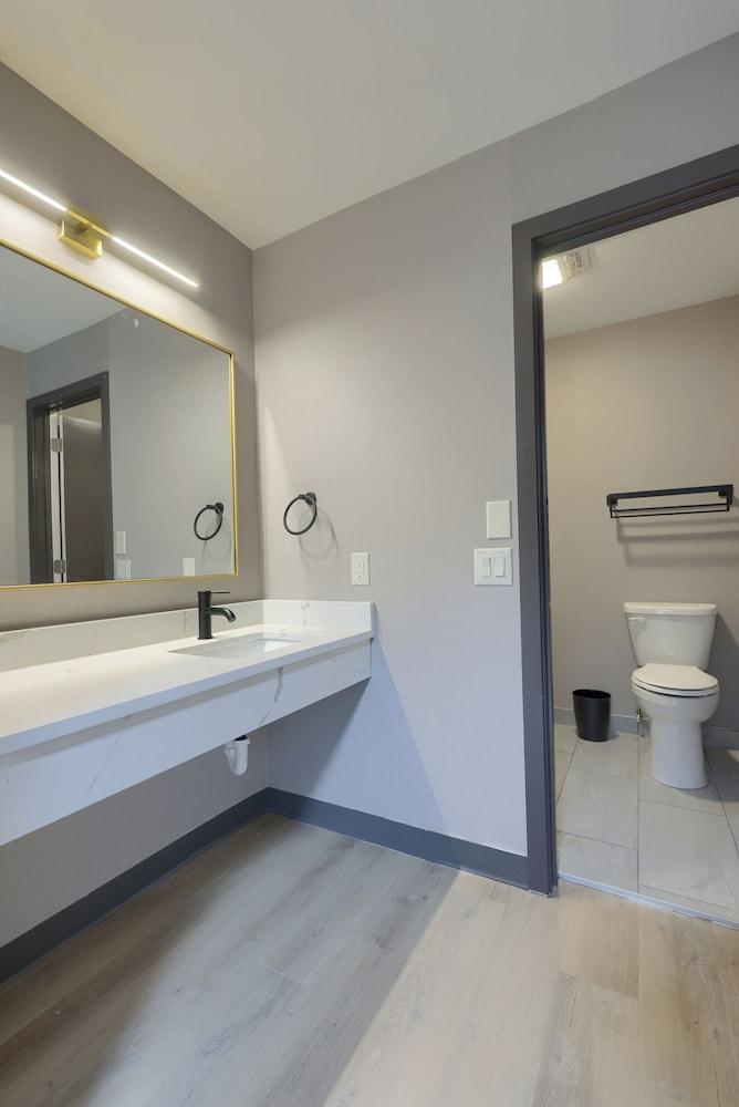 Lititz Pointe Inn and Suites photo 31