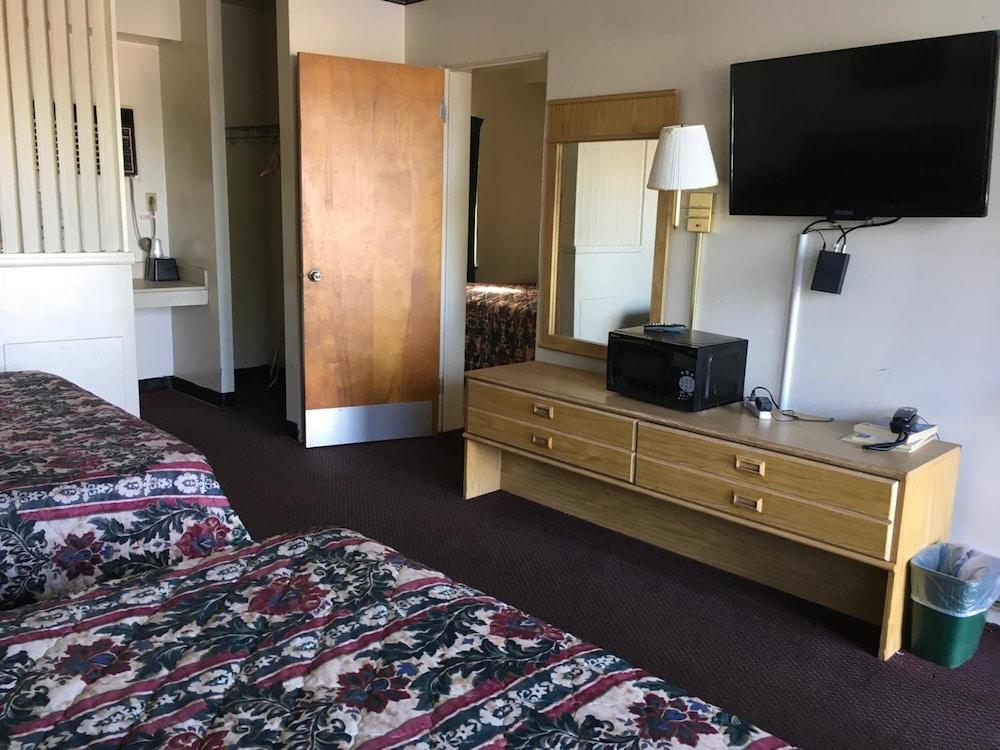 Norton Shores Inn photo 22