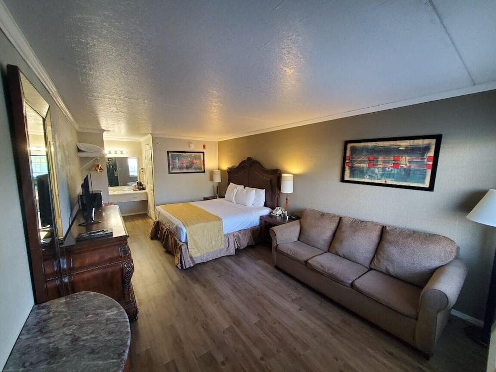 Branson King Resort and Suites photo 2